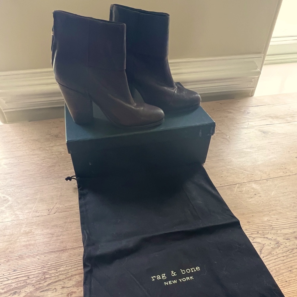 Rag & Bone Classic Newbury Chocolate brown boot with back zip